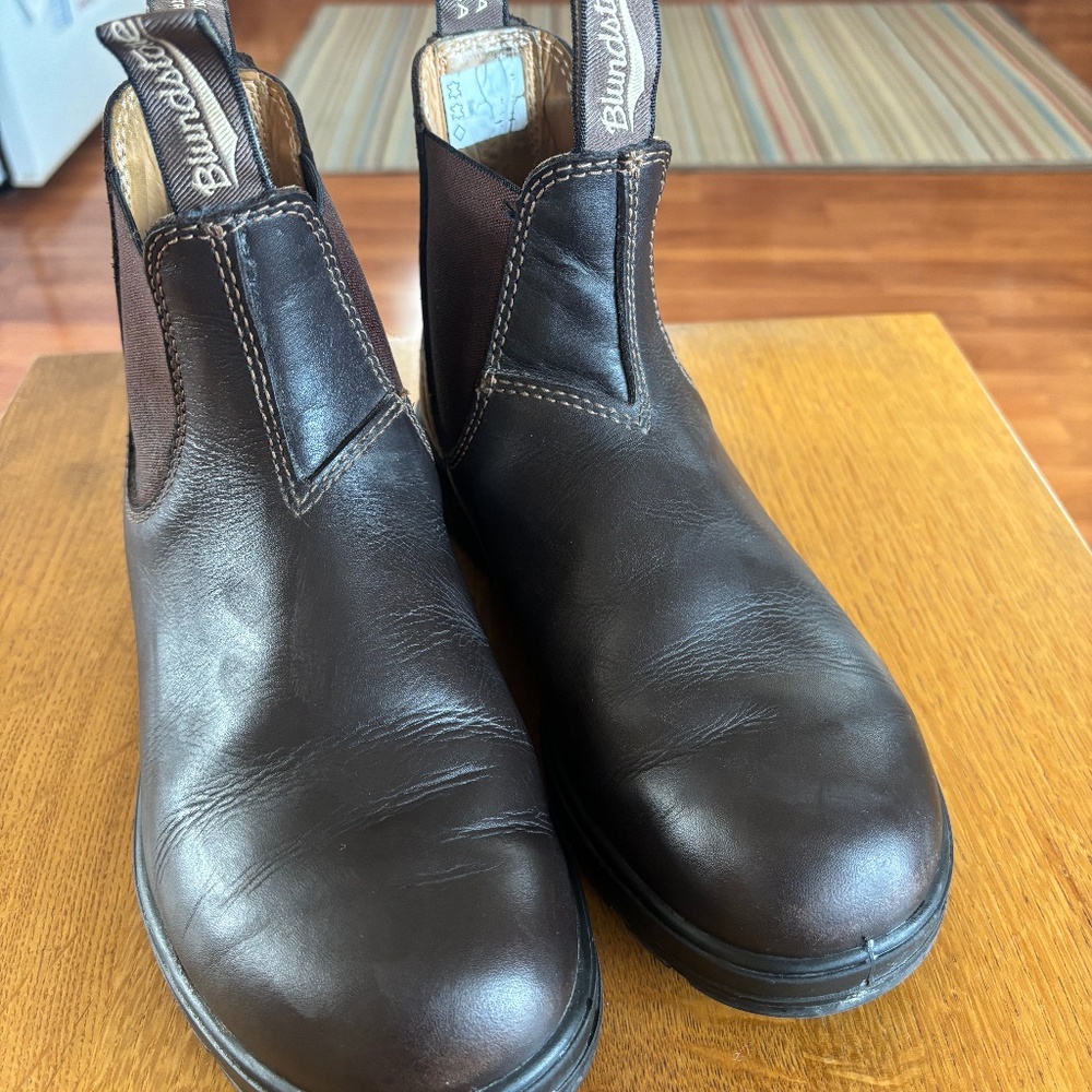 Blundstone 550-Classic Chelsea Boots-Walnut Brown-US Women's Size 7.5